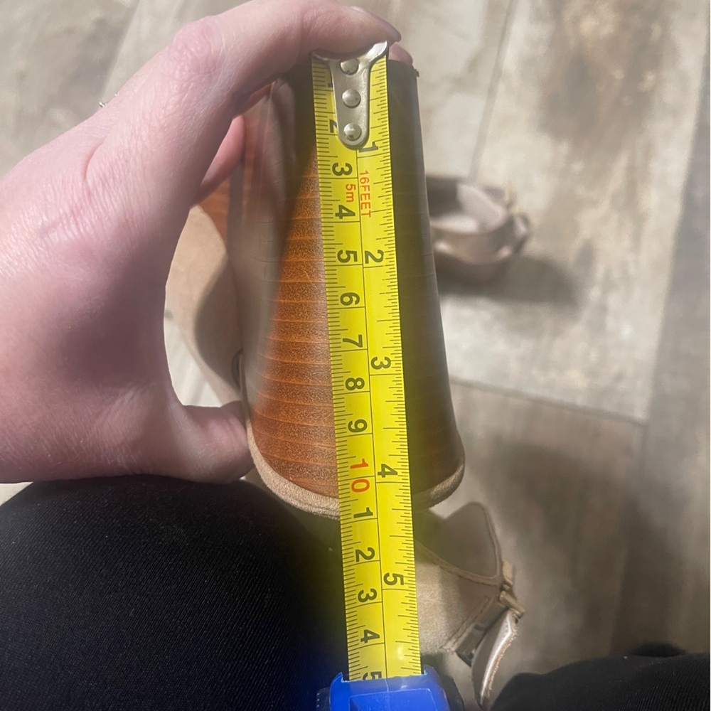 Kenneth Cole Women’s 10M Octavia Ankle Wedge Beige Suede Leather Peep Toe - Picture 7 of 9